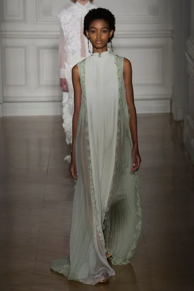 Look 18